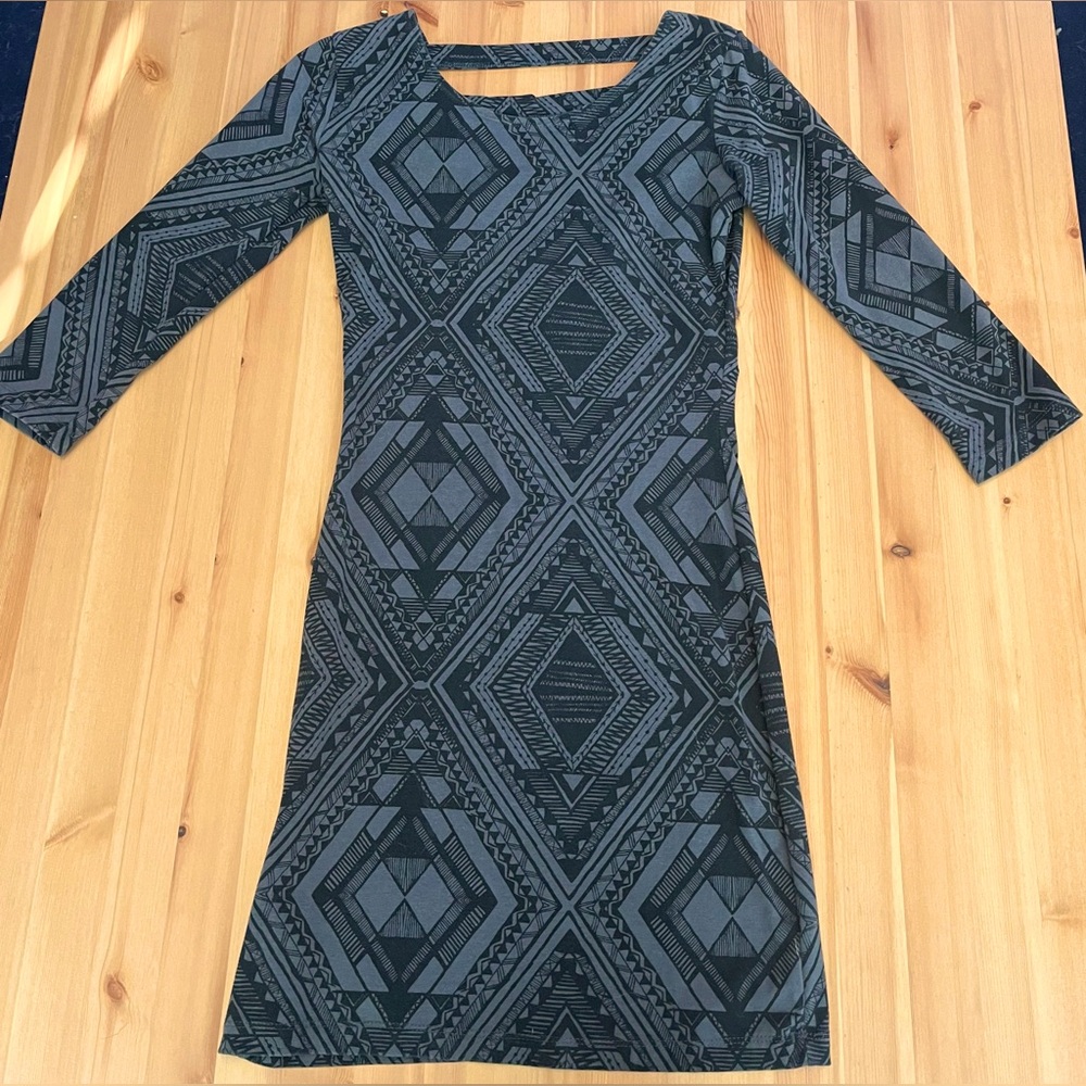 Billabong, Womens Size Small dress. Grey Aztec pattern